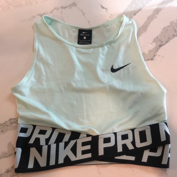 Like new NIKE workout top - Picture 4 of 4